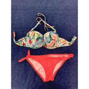 Flower/Tropical Victoria’s Secret Push-up Bikini - 34DD top / Small bottom